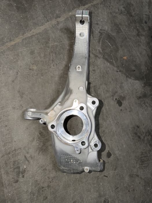 Цапфа ліва Tesla Y Juniper