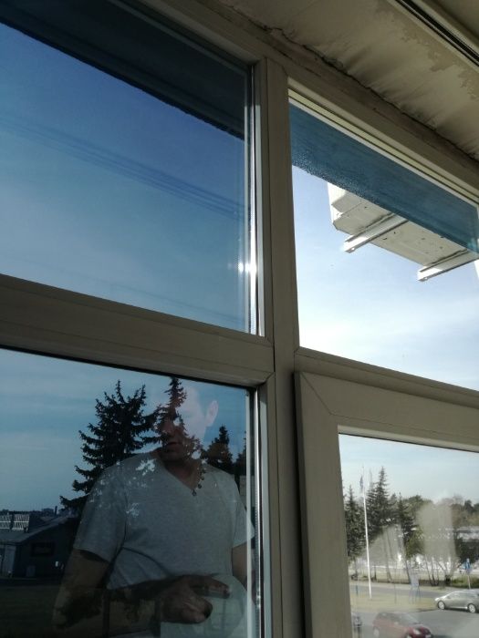 Oklejanie witryn szyb Folia mrożona, przyciemniająca, reklamy Poznań