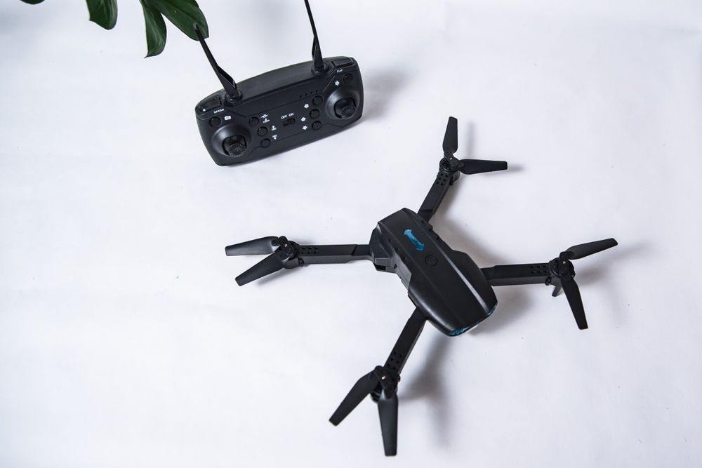 Нові, дрон е99 з трьома акамуляторами і камерою