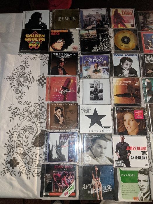 76 CDs de música diversa