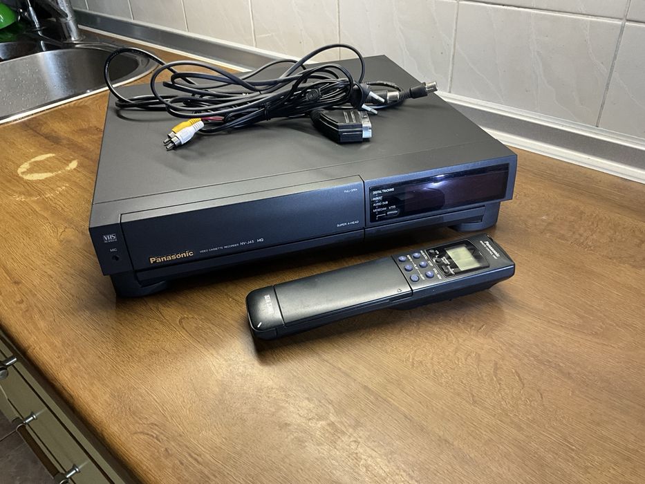 Відео магнітофон Panasonic  video cassette recorder NV-J 45 HQ