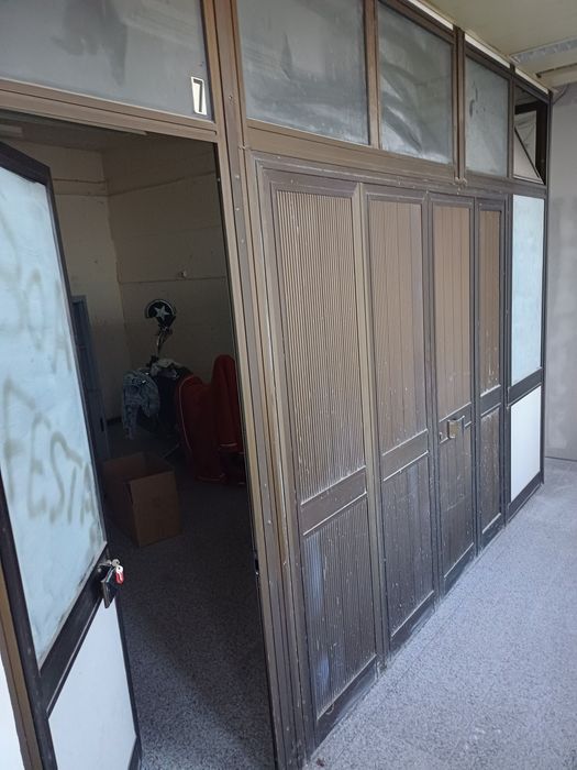 Loja/garagem/arrumos