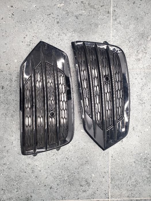 Решітки в передній бампер Audi Q3 8U