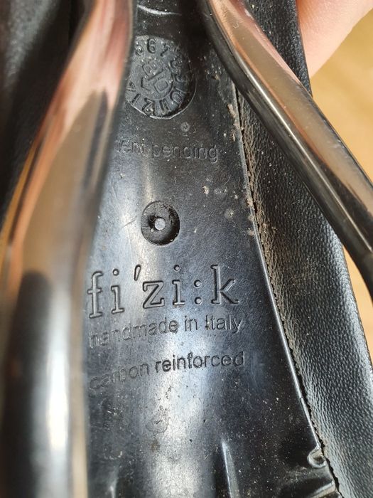 Fizik arione kium siodelko wing flex carbon