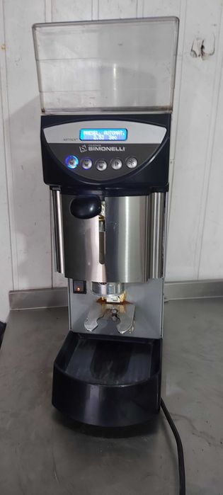 Кавомолка NUOVA SIMONELLI MYTHOS PLUS (Італія) кофемолка