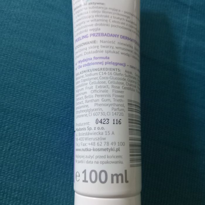 Nutka peeling do twarzy czarna porzeczka i białe kwiaty