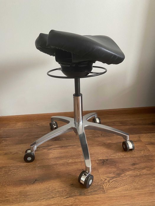 fotel ergonomiczny siodło