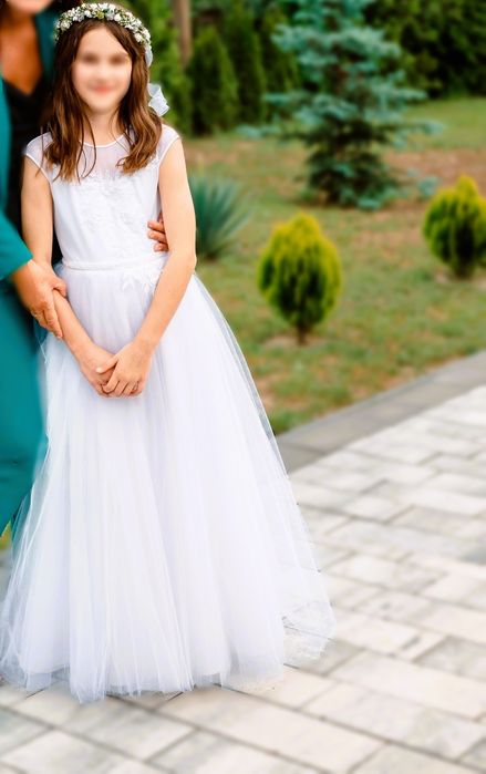 Sukienka komunijna z haftami, tiulem, perełkami +wianek