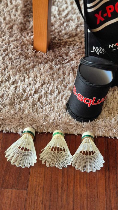 Vendo RAQUETE BADMINTON adulto marca B-SQUARE c/ capa protetora - Como nova!