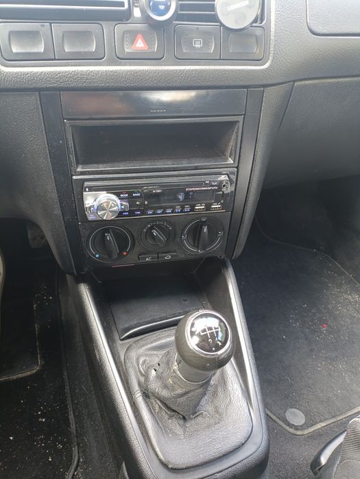 Golf IV 1.6 SR 100 cv