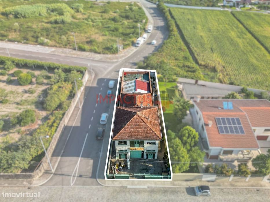 Moradia isolada com dois pisos