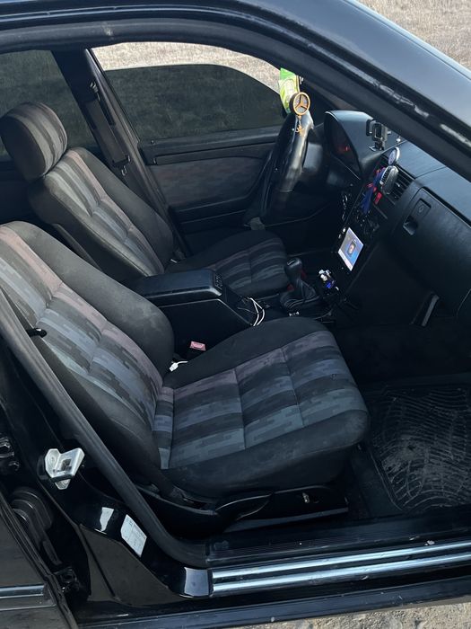 Mercedes-Benz w202 c180