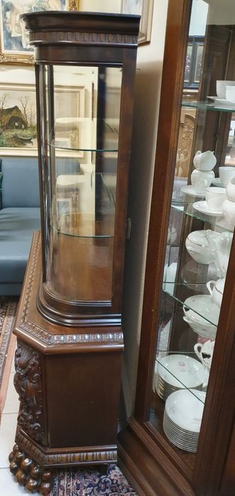 Stylowa serwantka - witryna na lwich łapach