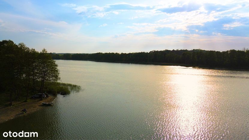 Działki budowlane z przyłączami nad jeziorem