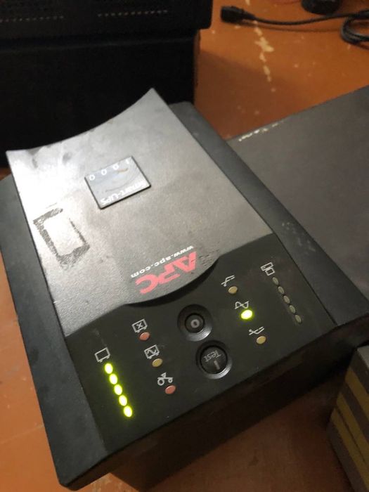 Продам бесперебойник UPS APC 1000