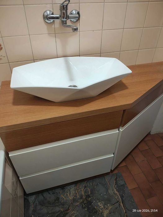 Szafka łazienkowa z umywalką