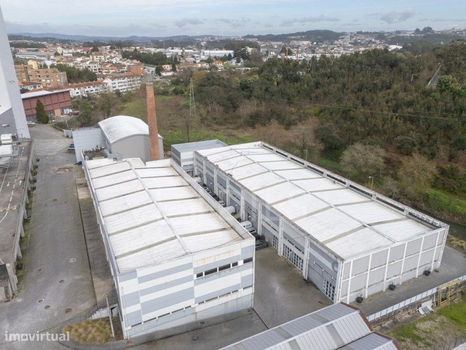Armazém para arrendar na Fábrica 3as, na Maia, Porto