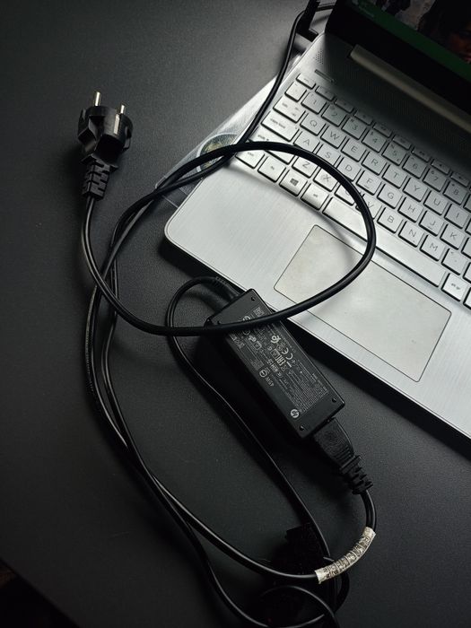 Laptop HP srebrny