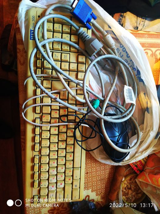 Продам  клавиатуру +мышку + 2 колонки