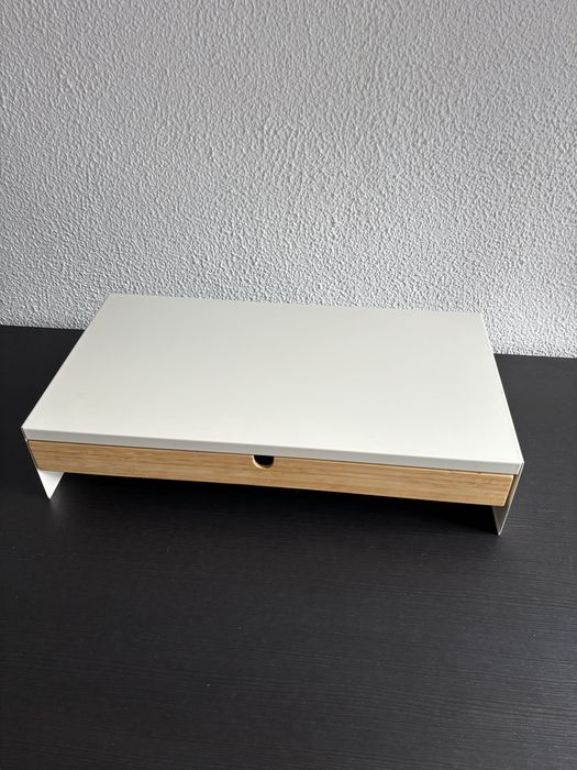 Mesinha de apoio para monitor