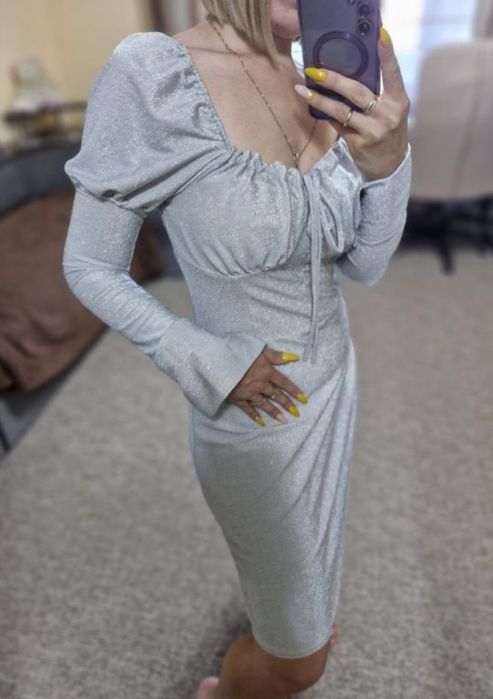 Гарна сукня з люрексу