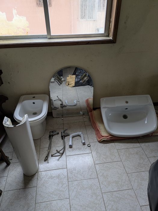 Bidé/ lavatório e espelho