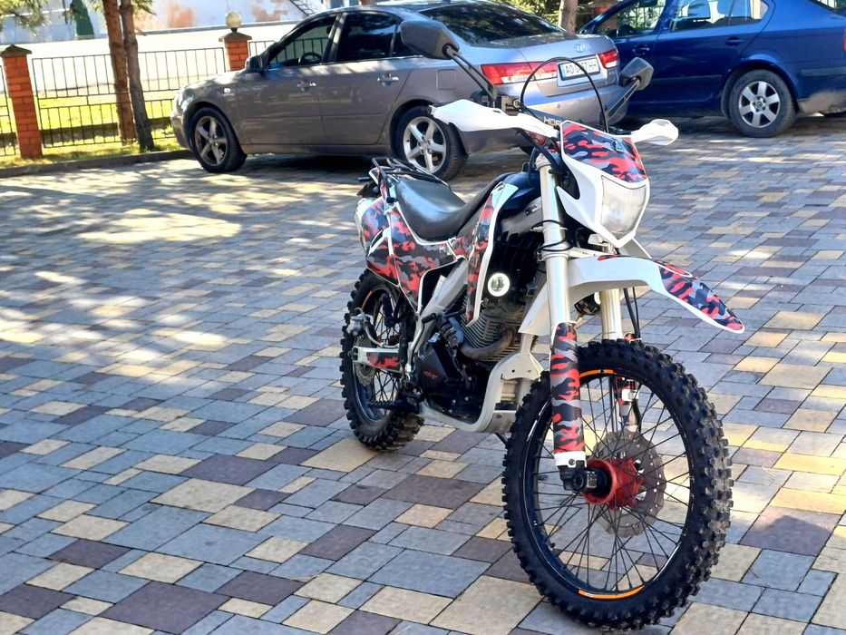 Мотоцикл Хорнет Дакар про