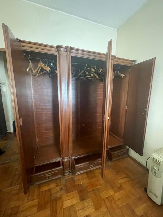 Mobilia quarto em madeira e marmore