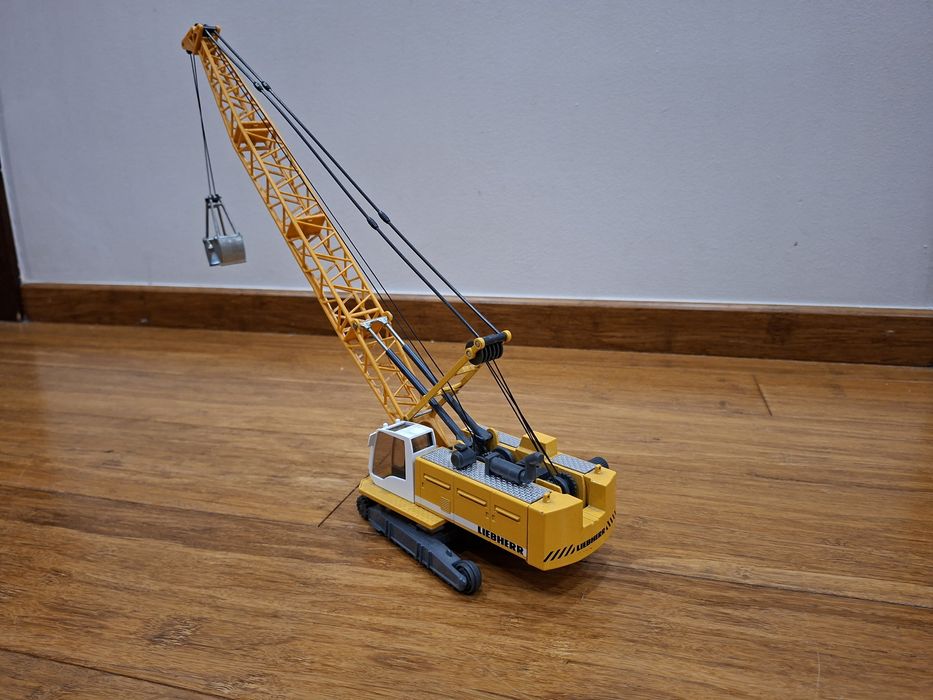 Model Siku 3536 Liebherr koparka linowa