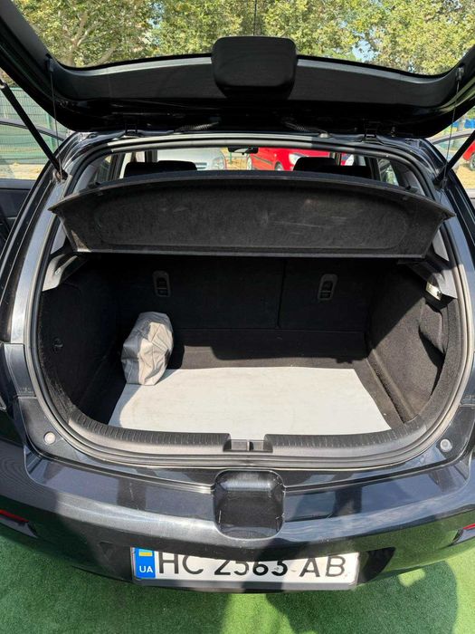 Mazda 3 в хорошем состоянии (1.6 турбо-дизель 2005 год)