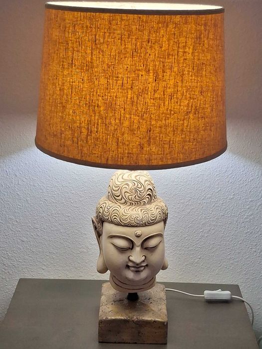 Candeeiro de Mesa Cabeça de Buda – Edição Vintage "O Gato Preto"