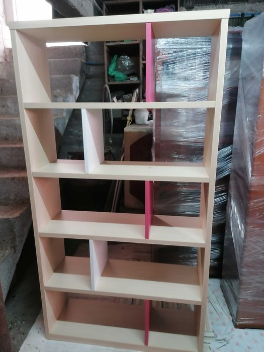 Estante Côr de Rosa