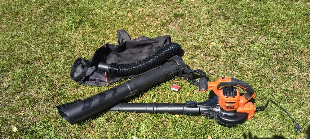 Dmuchawa do liści BlackDecker BEBLV300