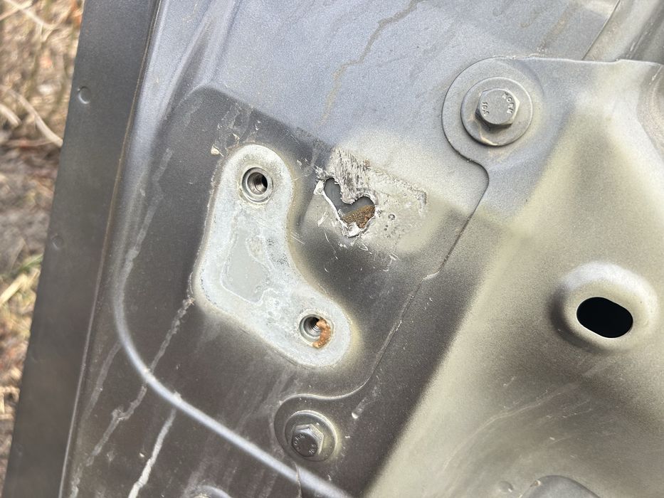 Правая четверть порог полка крыла, стакан Tesla Model Y My