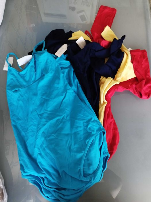 Fatos de ballet -  vários formatos, tamanhos e cores de 5 a 7 euros