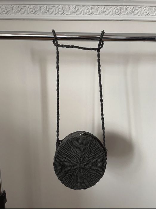 Mała torebka wiklinowy kuferek