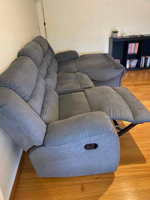 Sofá cinzento com chaise longue