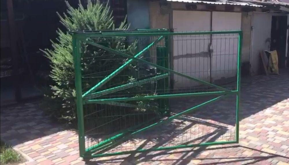 Распашные складные ворота во двор Гармошка - механизм для постройки