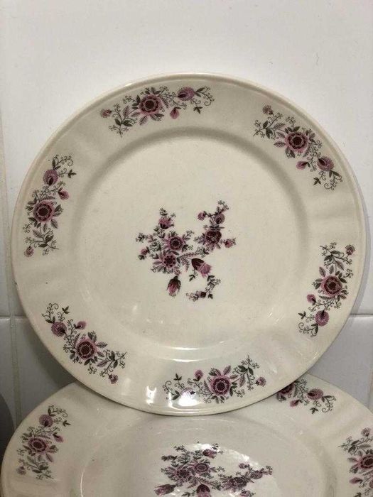 Conjunto de louça de mesa de Sacavém438554922949683201