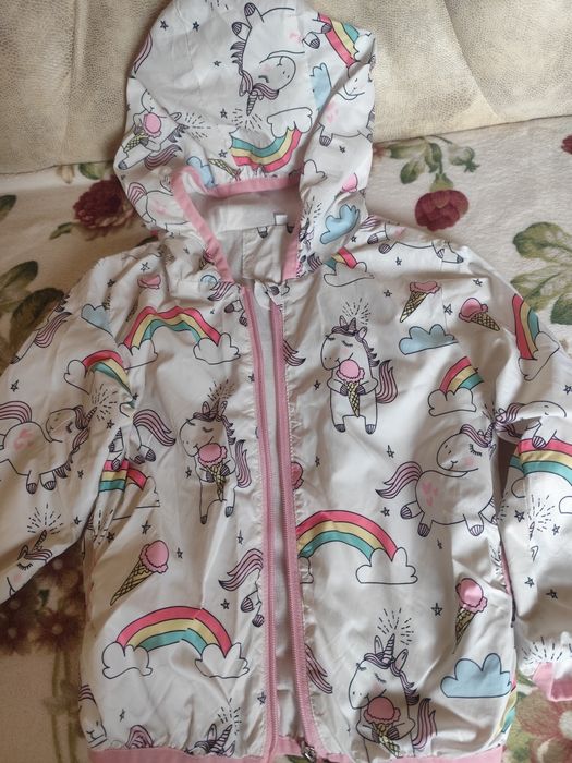 Продам ветровку для девочки