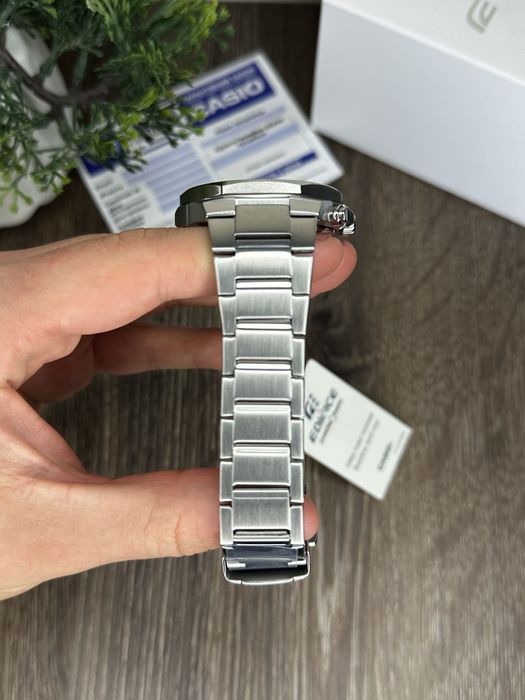 З гарантією / Новий оригінальний Casio Edifice EFV-640D-2A