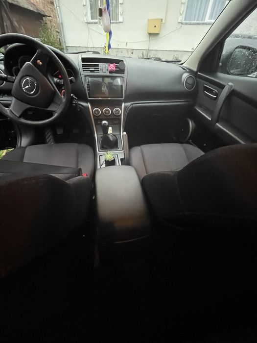 Мазда 6 2010 року