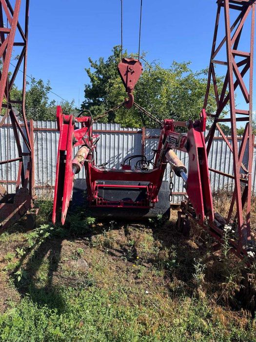 Фронтальний навантажувач PGF-1600 Червона Зірка