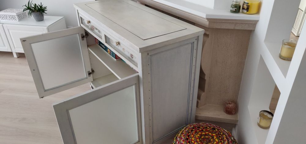 Móvel de Duas Portas Vintage