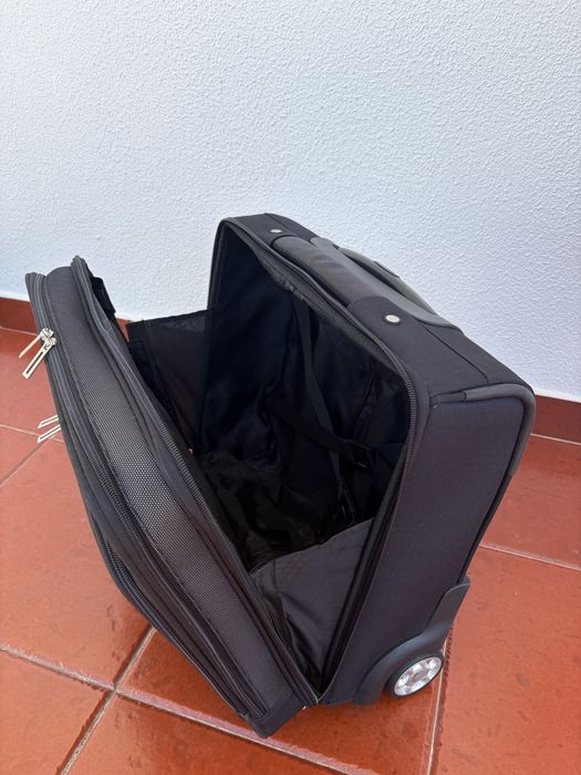 TITAN Trólei estilo piloto preto