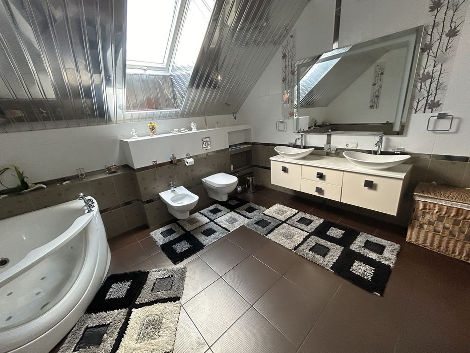 Продаж будинку Рівне, вул Золотіівська