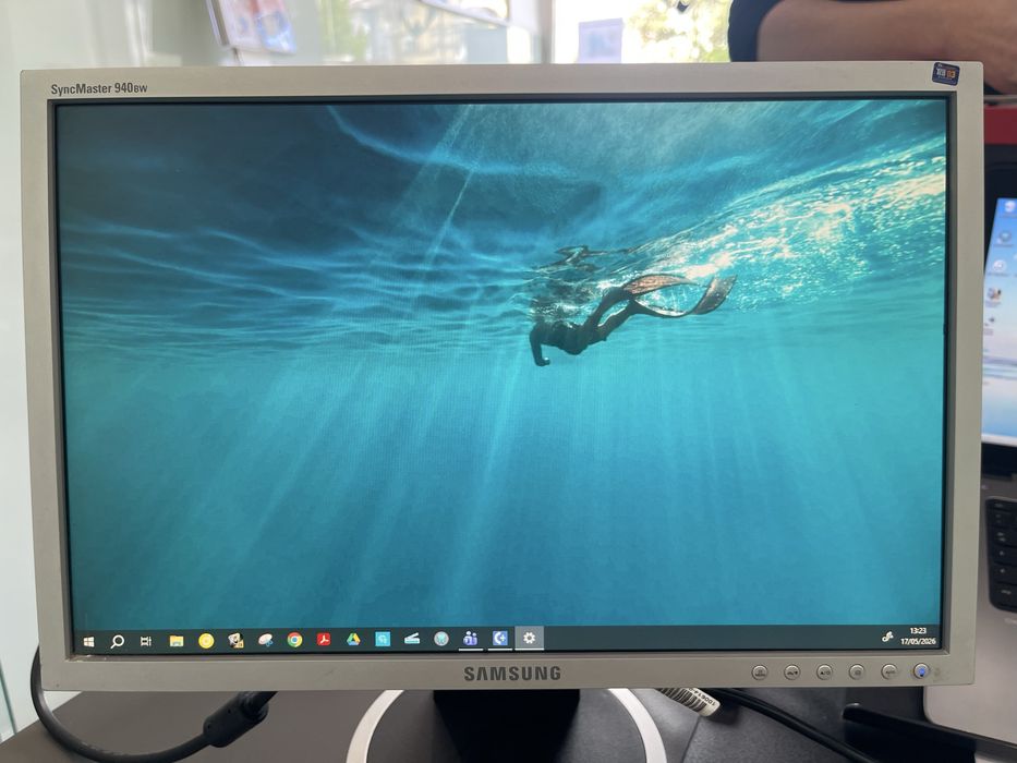 Monitor Samsung SyncMaster 940BW 19” Widescreen com Ajuste de Altura