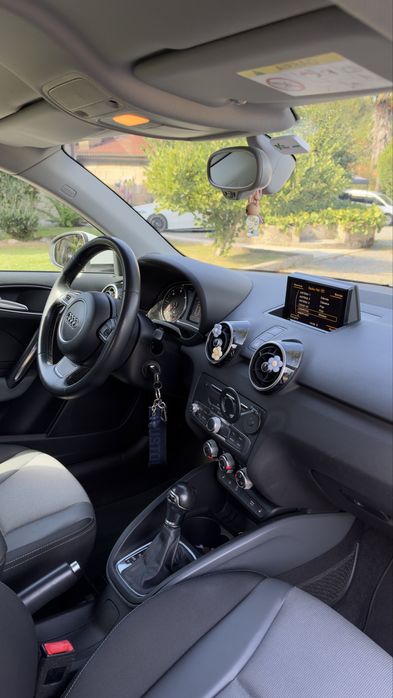 Audi A1 SPORTBACK 1.6 TDI - caixa Stronic — fotografia 4