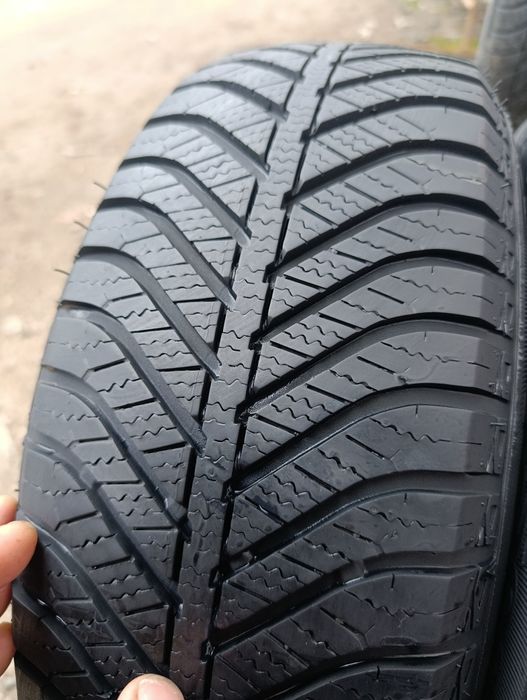175/65r13 Good year vector 4season