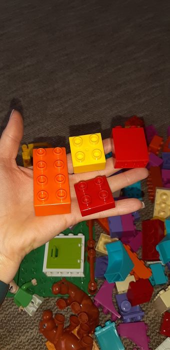 Продам крупне лего з дуже якісного пластику, не гнеться, яскраве